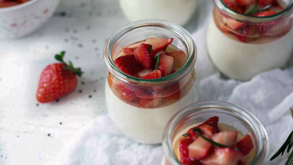Pannacotta – lyxig dessert med endast tre ingredienser