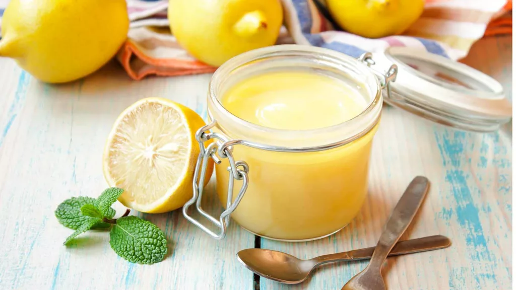 Göra egen lemon curd – det här passar läckra desserten till