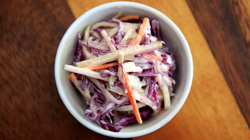 Coleslaw – klassiska tillbehöret till grillkvällen
