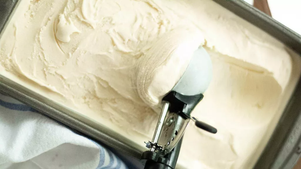 Hemgjord glass på två ingredienser – utan glassmaskin