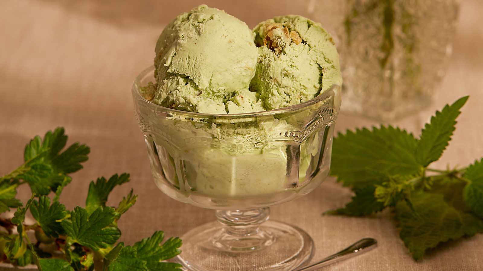 Recept: Glass som smakar brännässlor och rabatt