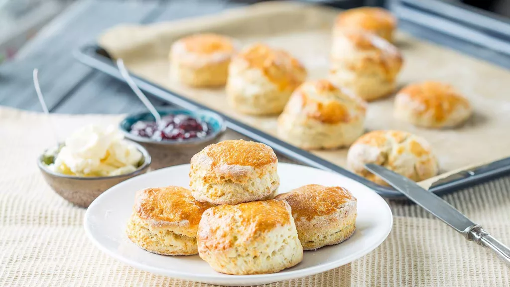 Lär dig baka klassiska scones på 20 minuter